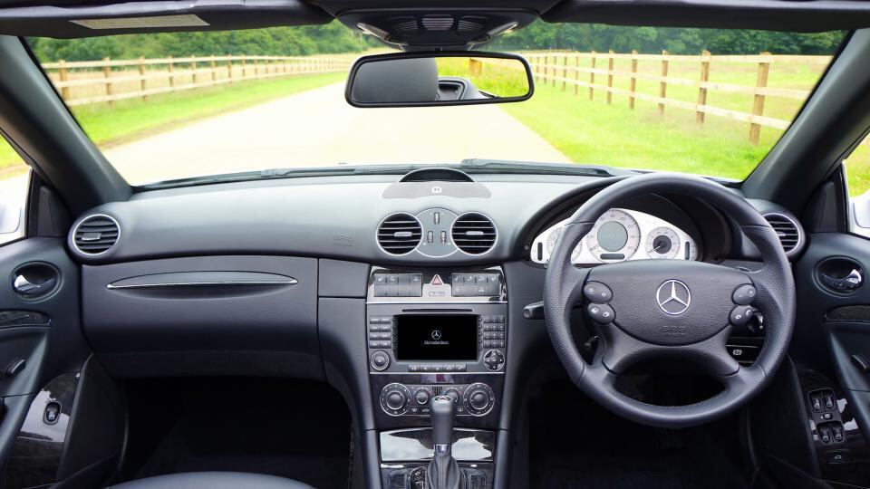 Muchos datos de la ficha se pueden contrastar mirando el coche: plazas, combustible, número de puertas.