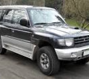Mitsubishi Pajero  1990