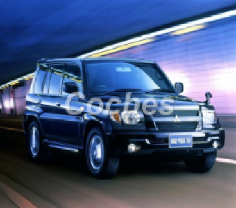 Mitsubishi Pajero iO  2000