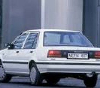 Nissan Sunny  1990