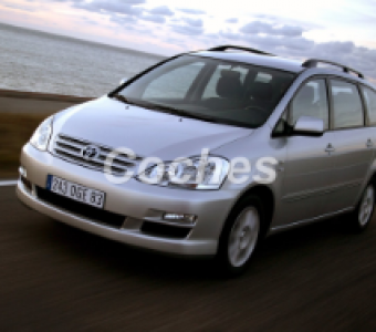 Toyota Avensis Verso  2003