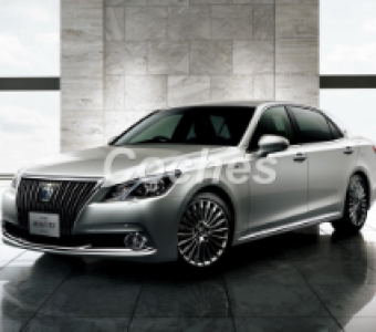 Toyota Crown Majesta  2013