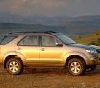 Toyota Fortuner  2005