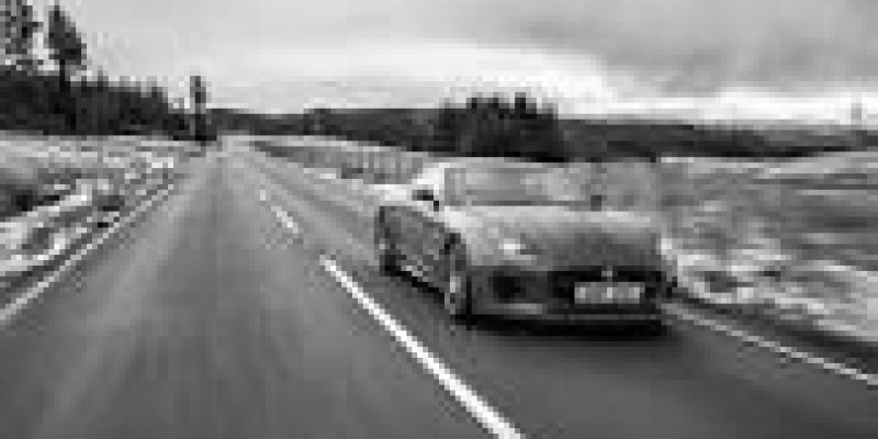 Jaguar F-Type 2016 Roadster I SVR 5.0 AUTOMATICO (575 CV) 4WD