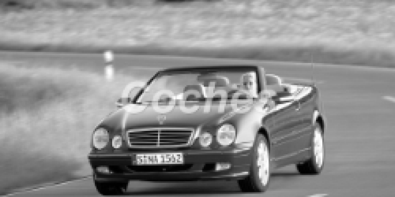 Mercedes-Benz CLK-klasse 1999 Cabriolet I (W208) 200 2.0 AUTOMATICO (136 CV)