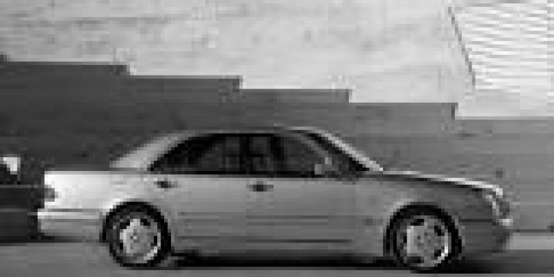 Mercedes-Benz E-klasse 2000 Sedan II (W210, S210) Restyling 240 2.6 AUTOMATICO (170 CV)