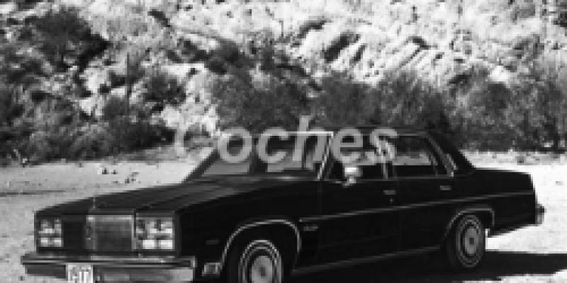 Oldsmobile Ninety-Eight 1978 Sedan IX 5.7d AUTOMATICO (105 CV)
